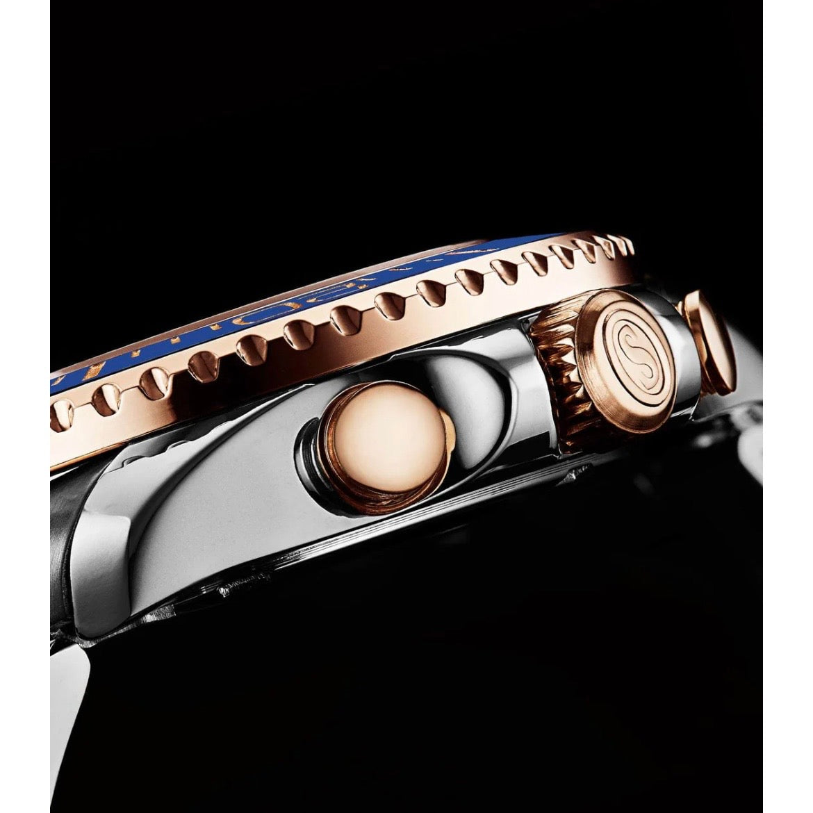 Stührling Brigadier Quartz 3966 Chronograph 42mm Diver 
White dial / blue bezel / 2 tone rose band